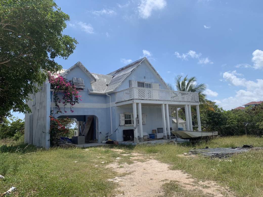 Fixer Upper on Large Waterfront Parcel Long Island, Bahamas Real Estate